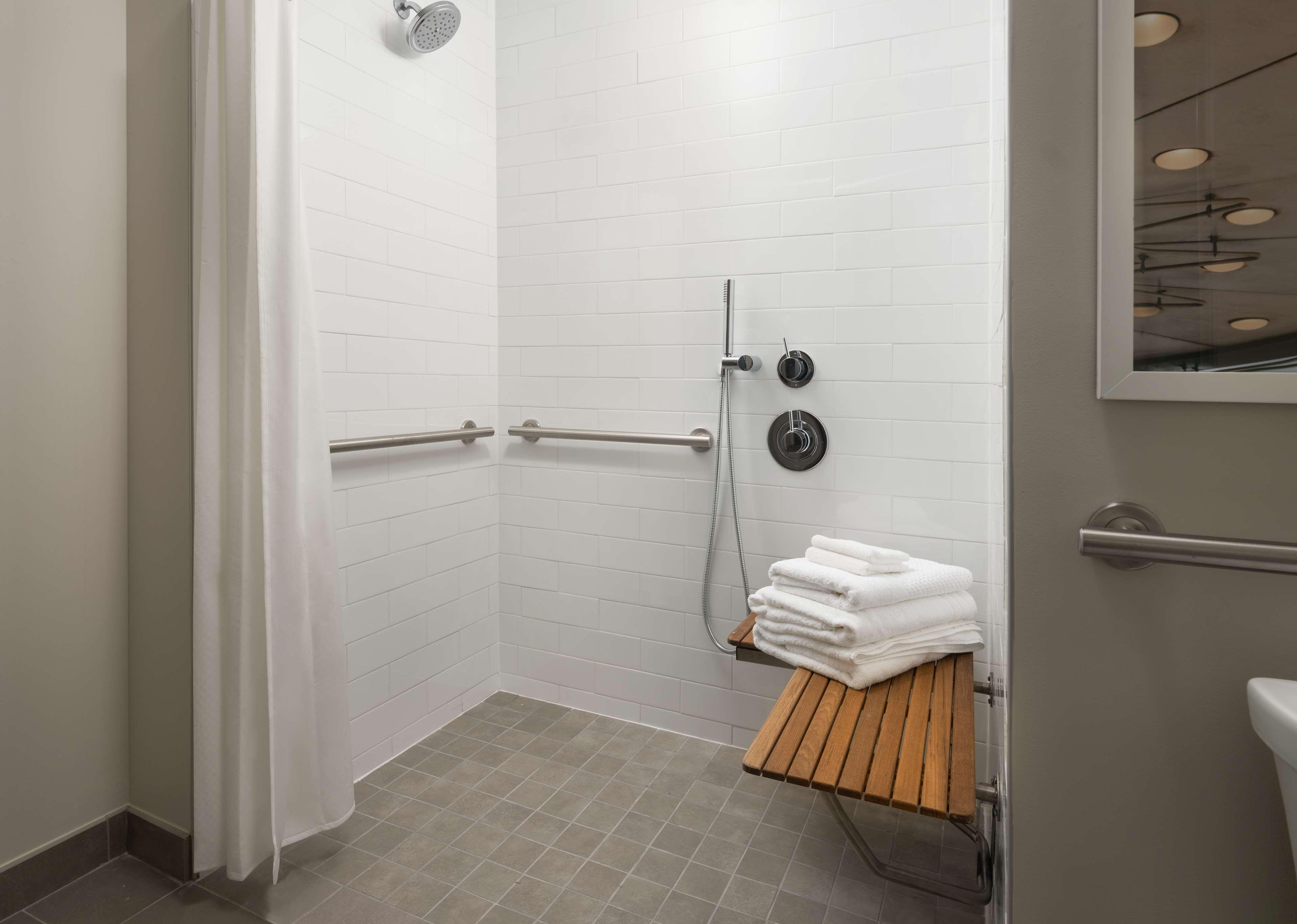 Hotel Canopy By Hilton Dallas Station 4*